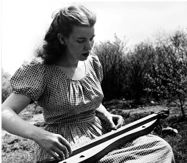 Jean Ritchie at Ron Gibson Mountain Dulcimers